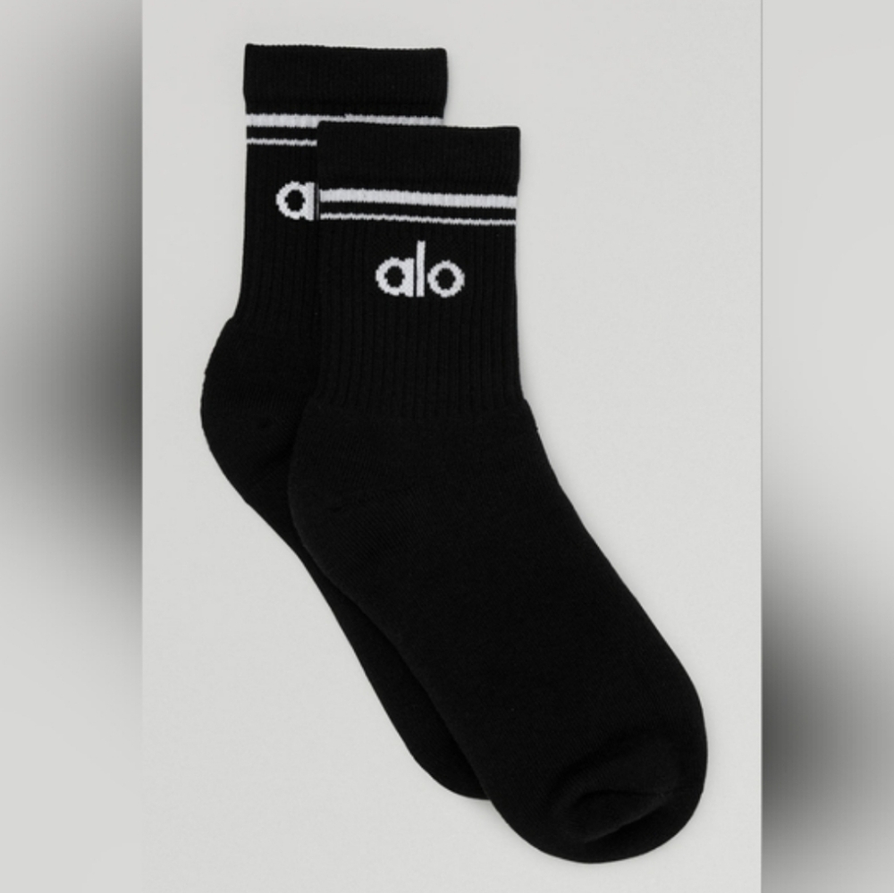 ALO Unisex Half Crew Socks in Black Size M NWT